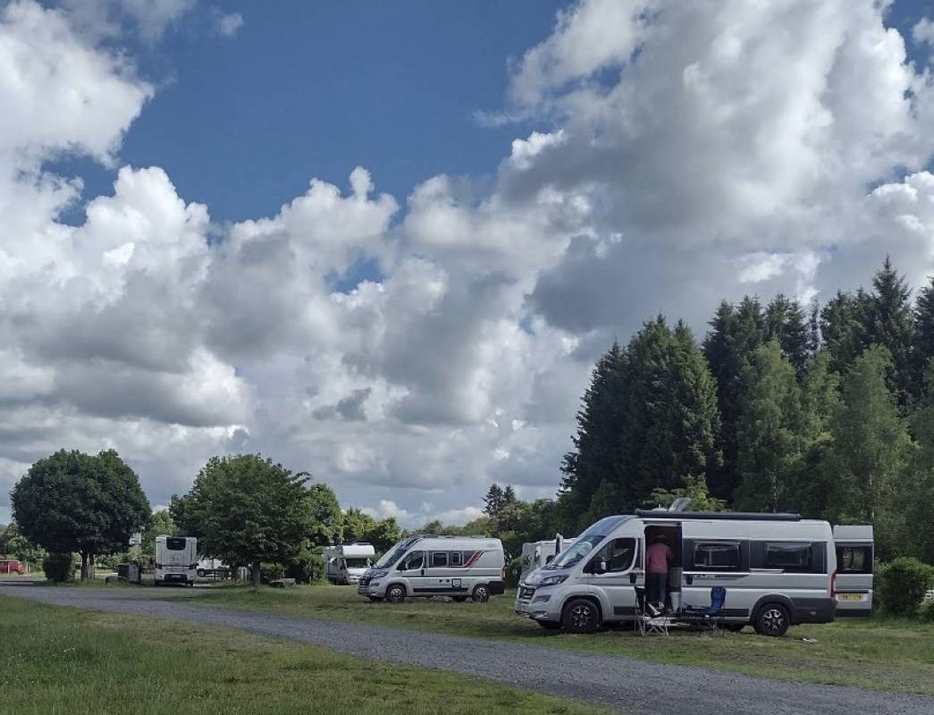 Stellplatz La Gare — Ställplats in Allanche