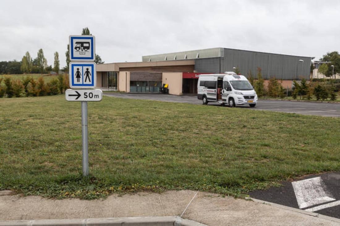 Stellplatz Sauveterre de Guyenne — Karavan Sitesi in Sauveterre-de-Guyenne