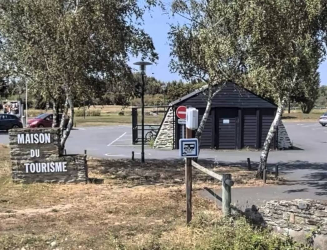 Stellplatz Bourgneuf-en-Retz — Area Autocaravanas in Villeneuve-en-Retz