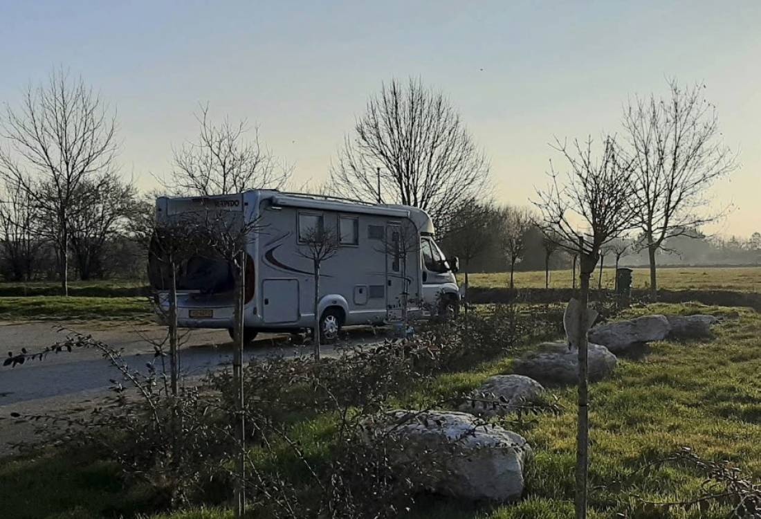 Stellplatz Angé — Campervan Site in Angé