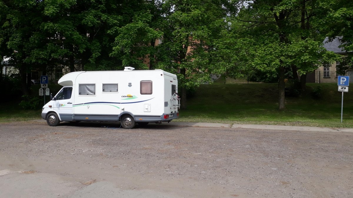 Stellplatz Platz unter den Linden — Sp. parking dla kamperów in Schneeberg-Neustädtel