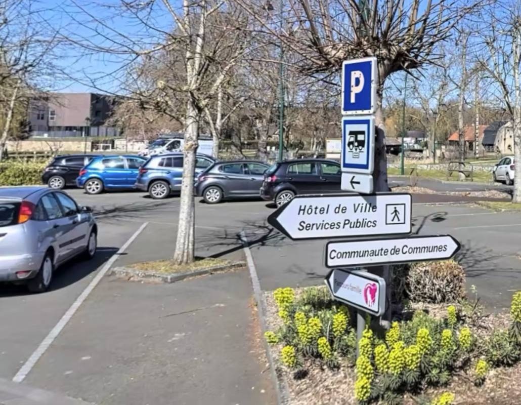 Stellplatz Rugles — Місце для кемперів in Rugles