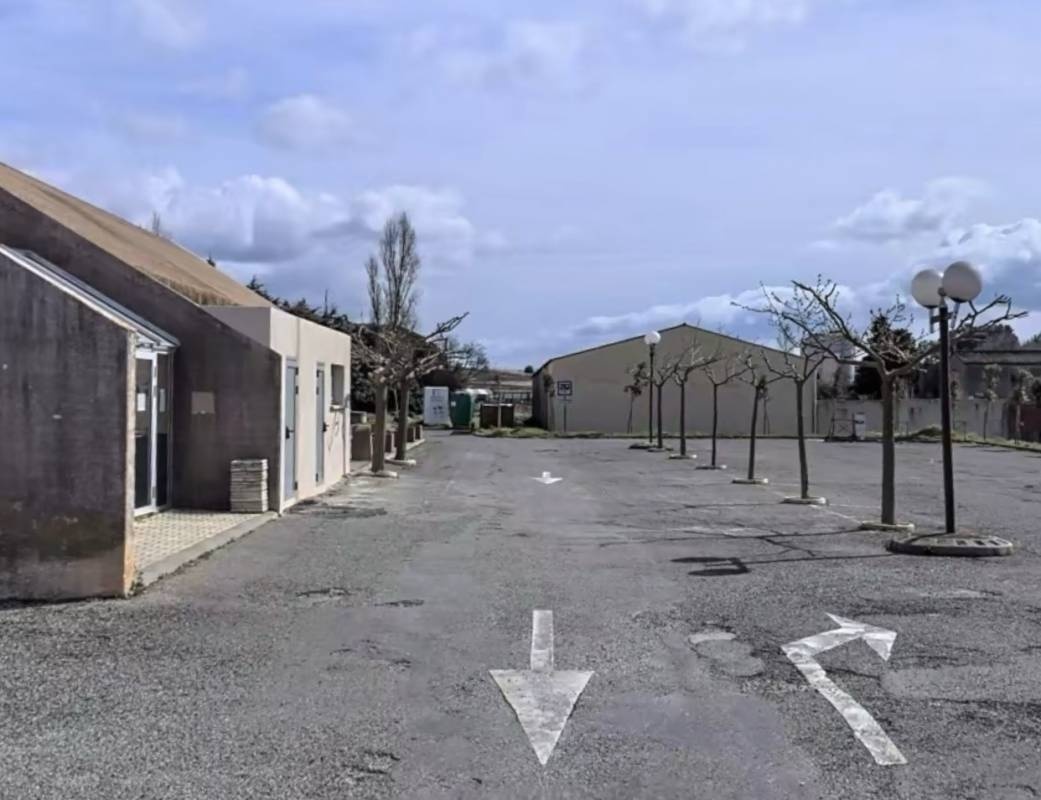 Stellplatz Villeneuve-Minervois — Місце для кемперів in Villeneuve-Minervois