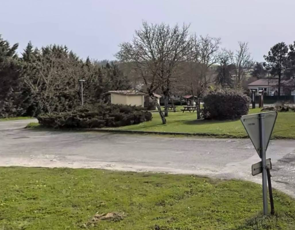 Stellplatz Valence-sur-Baïse — Campervan Site in Valence-sur-Baïse