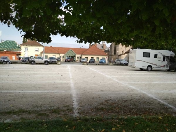 Stellplatz Esternay — Campervan Site in Esternay