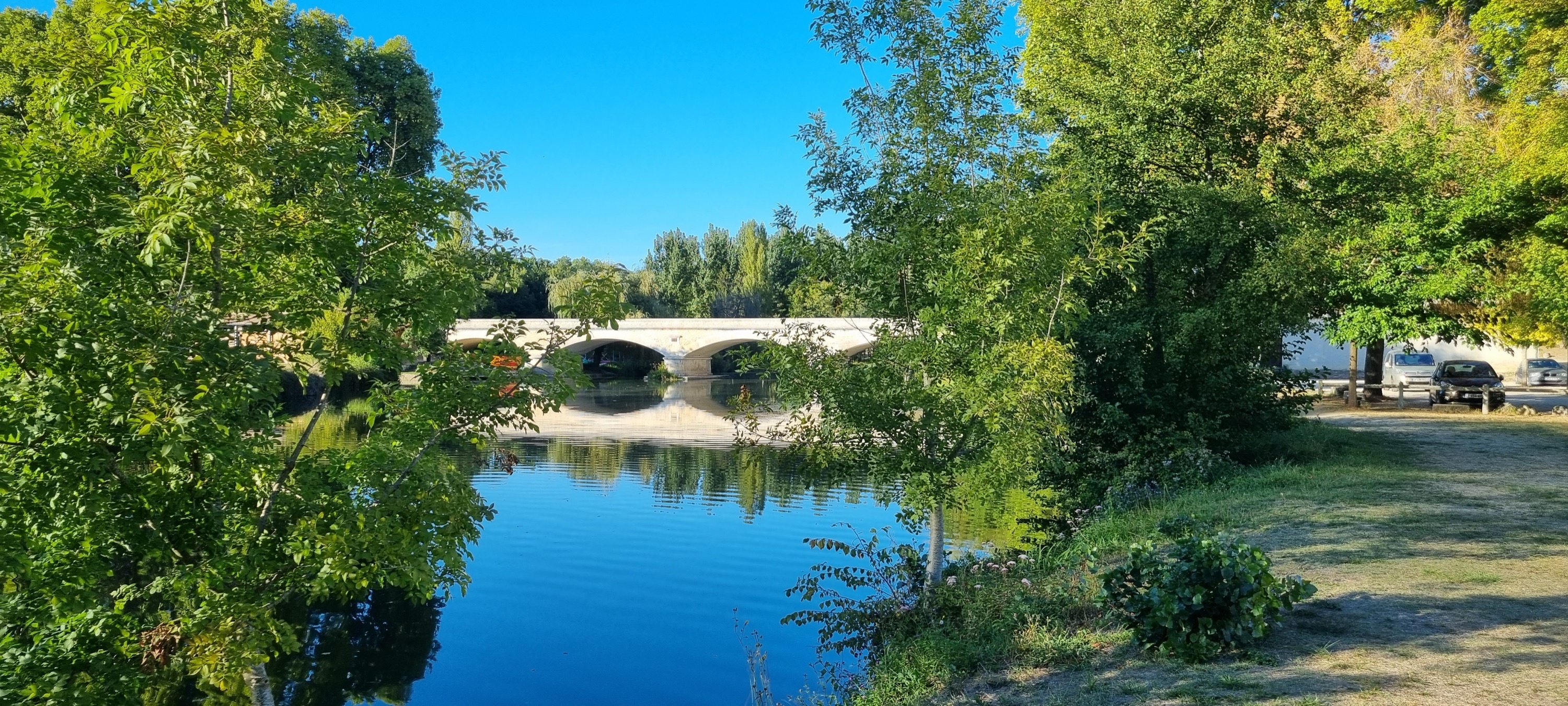 Stellplatz Aubeterre sur Dronne — Місце для кемперів in Aubeterre sur Dronne
