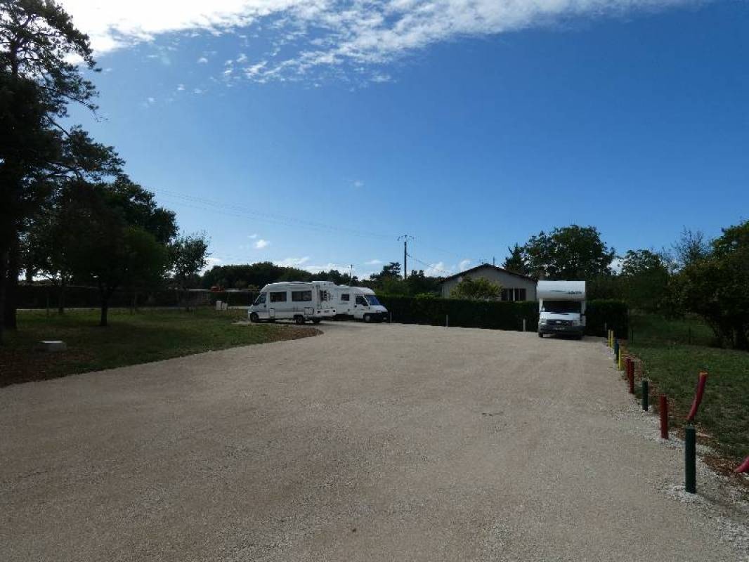 Stellplatz La Couronne — Sítio para autocaravanas in La Couronne