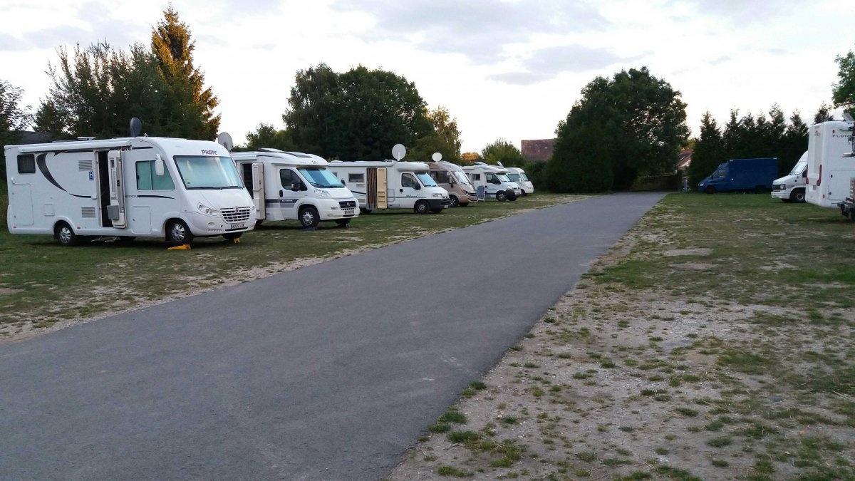 Stellplatz Conty — Area Autocaravanas in Conty