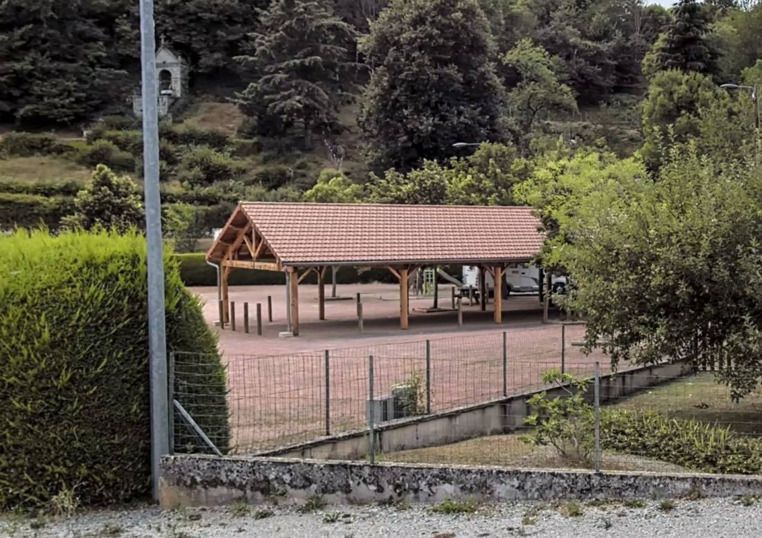 Stellplatz Les Noës — Bobilplass in Saint-Haon-le-Châtel