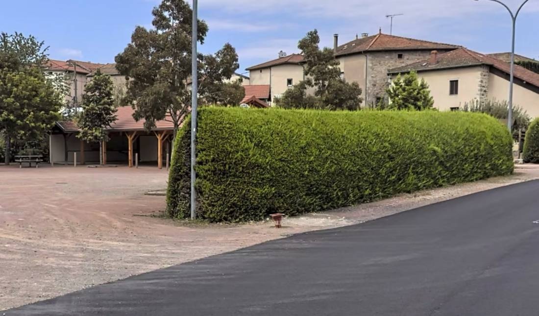 Stellplatz Les Noës — Ställplats in Saint-Haon-le-Châtel