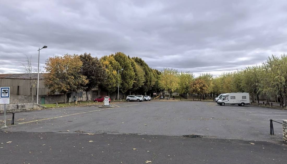 Stellplatz Aigueperse — Ställplats in Aigueperse