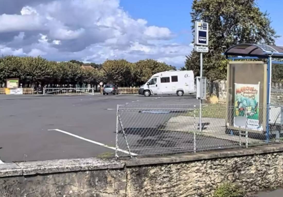 Stellplatz Gençay — Sp. parking dla kamperów in Gençay
