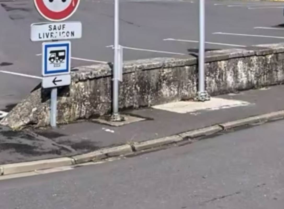 Stellplatz Gençay — Campervan Site in Gençay