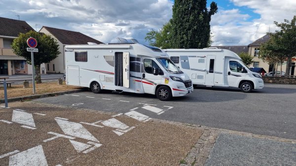 Stellplatz Bessines-sur-Gartempe — Foto 3