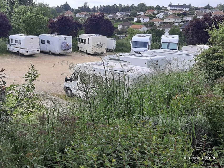 Stellplatz Thouars — Karavan Sitesi in Thouars