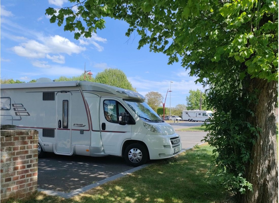 Stellplatz Doullens — Sp. parking dla kamperów in Doullens