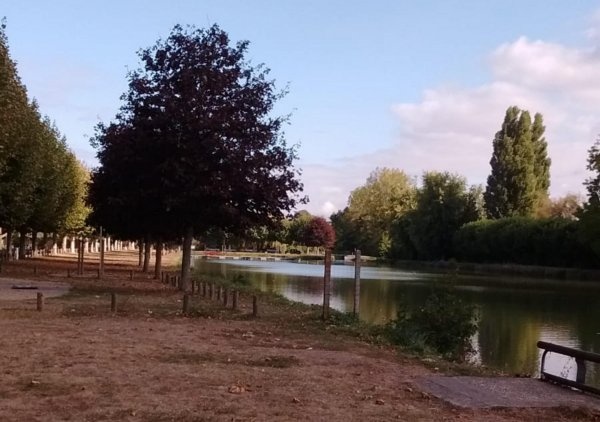 Stellplatz Lurcy-Lévis — Ställplats in Lurcy-Lévis