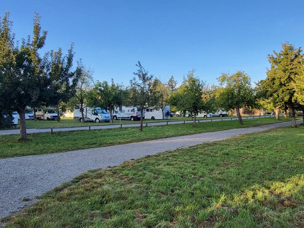 Übernachtungsparkplatz am Fränkischen Freiland Museum — Övernattningsparkering in Bad Windsheim