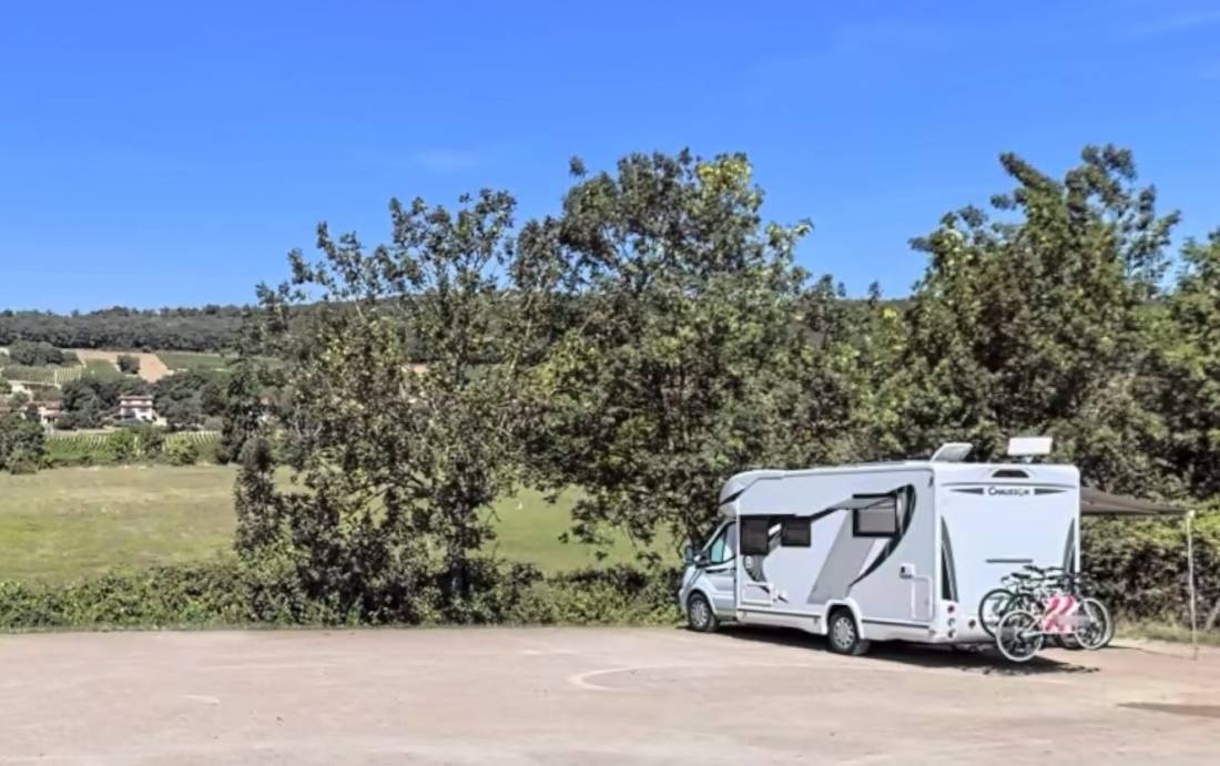 Stellplatz Saint-Gengoux-de-Scissé — Sítio para autocaravanas in Saint-Gengoux-de-Scissé