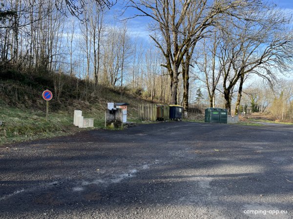 Stellplatz La Tour d'Auvergne — Foto 6
