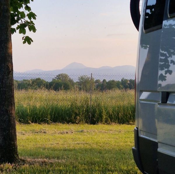 Wohnmobilstellplatz Le Cheix — Photo 4