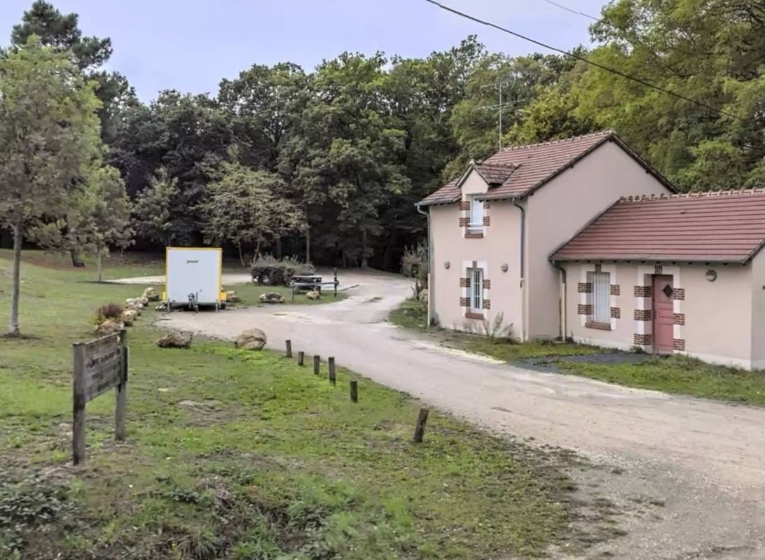 Stellplatz Les Bordes — Stellplatz in Les Bordes