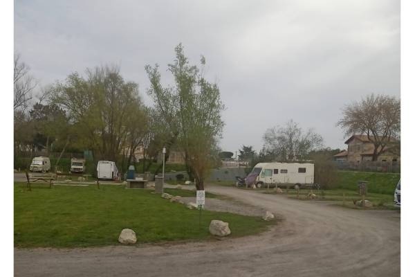 Aire camping cars et camping le Grain — Campervan Site in Ambarès-et-Lagrave