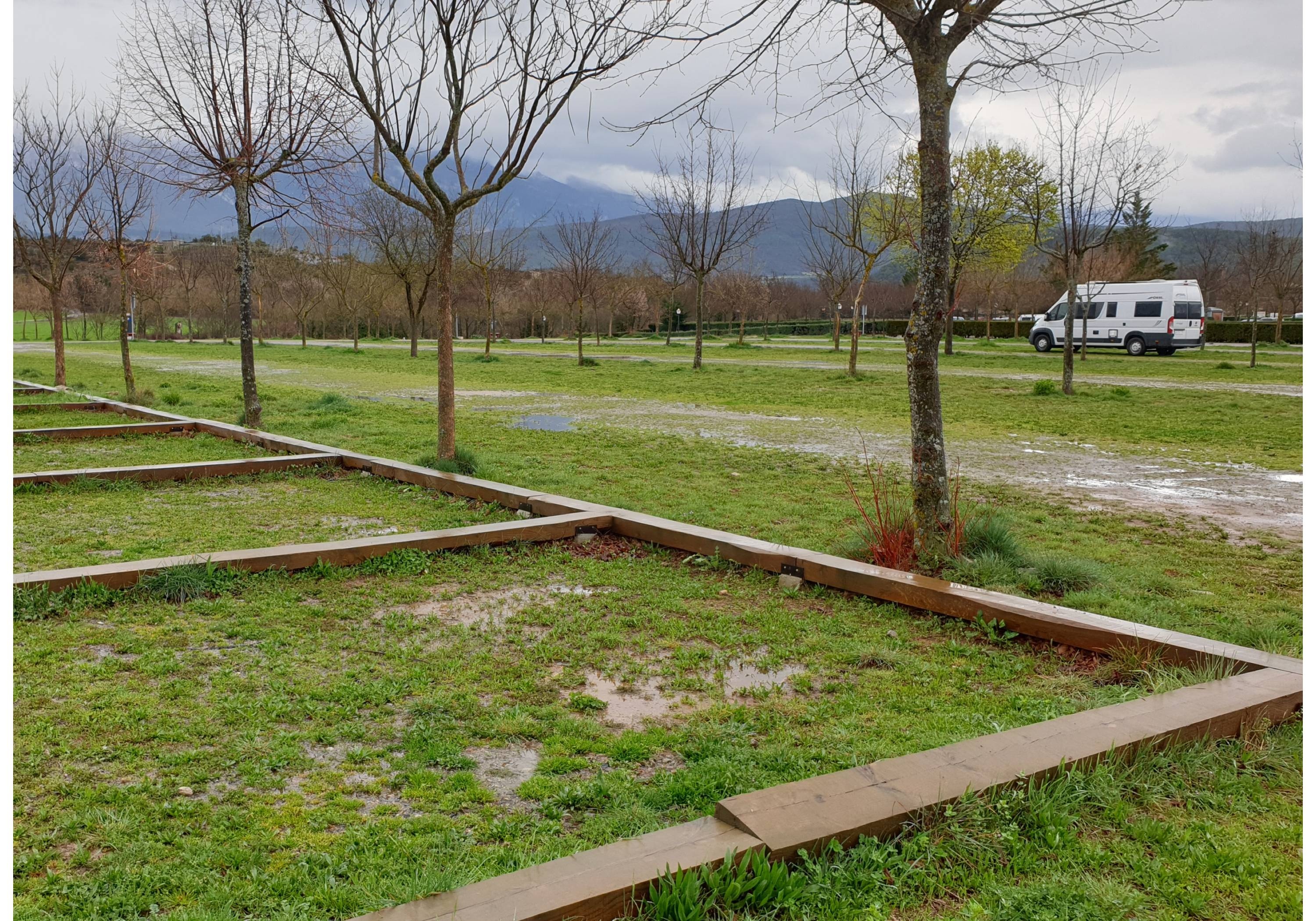 Parking Municipal  Aínsa — Місце для кемперів in Aínsa