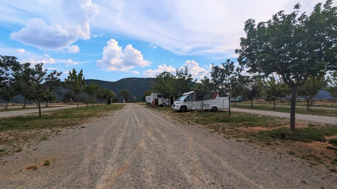 Stellplatz Aínsa — Sítio para autocaravanas in Aínsa