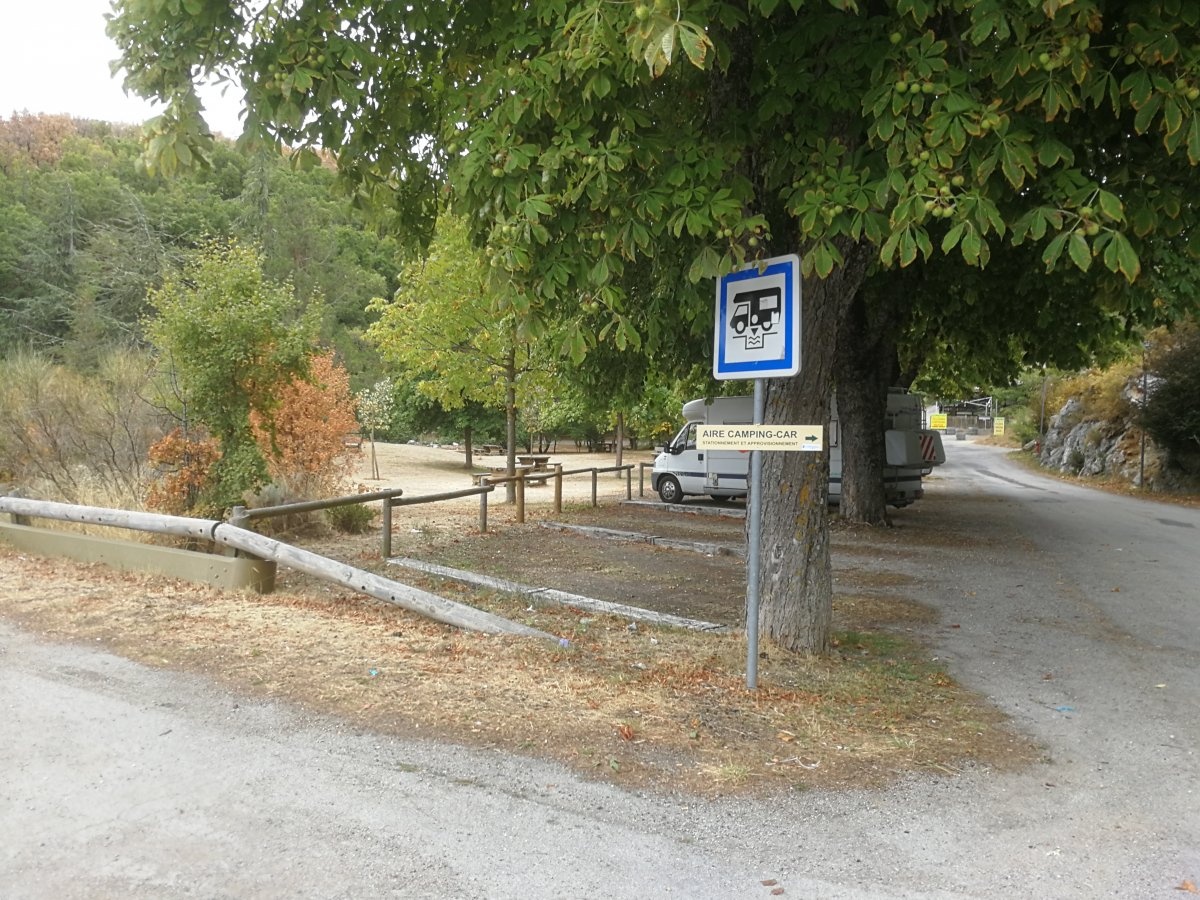 Stellplatz Comps-sur-Artuby — Campervan Site in Comps-sur-Artuby