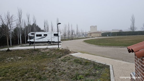 Área de Caravanas de Santa Maria del Campo — Photo 3