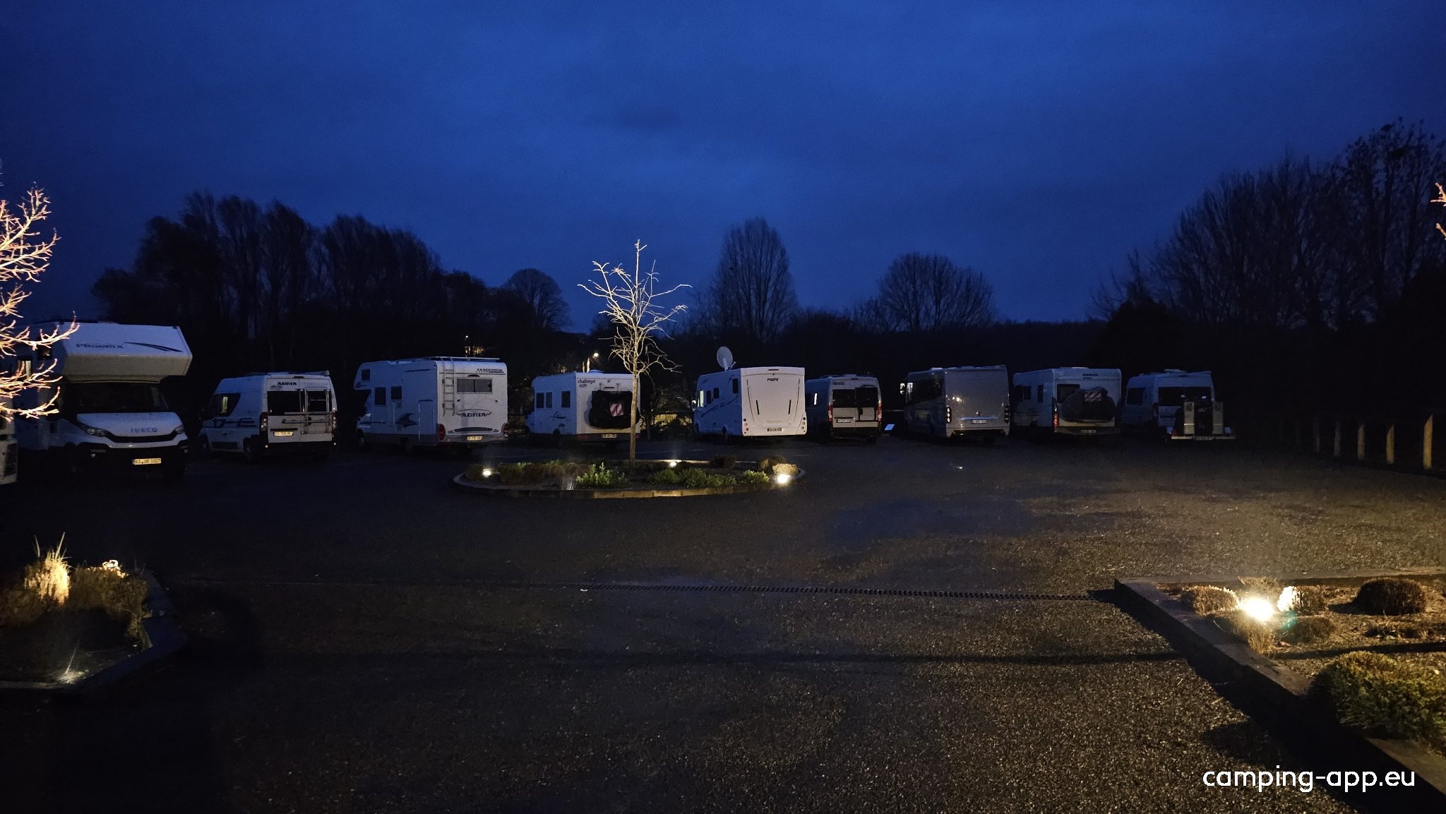 Aire Camping-Car Park — Karavan Sitesi in Lussac