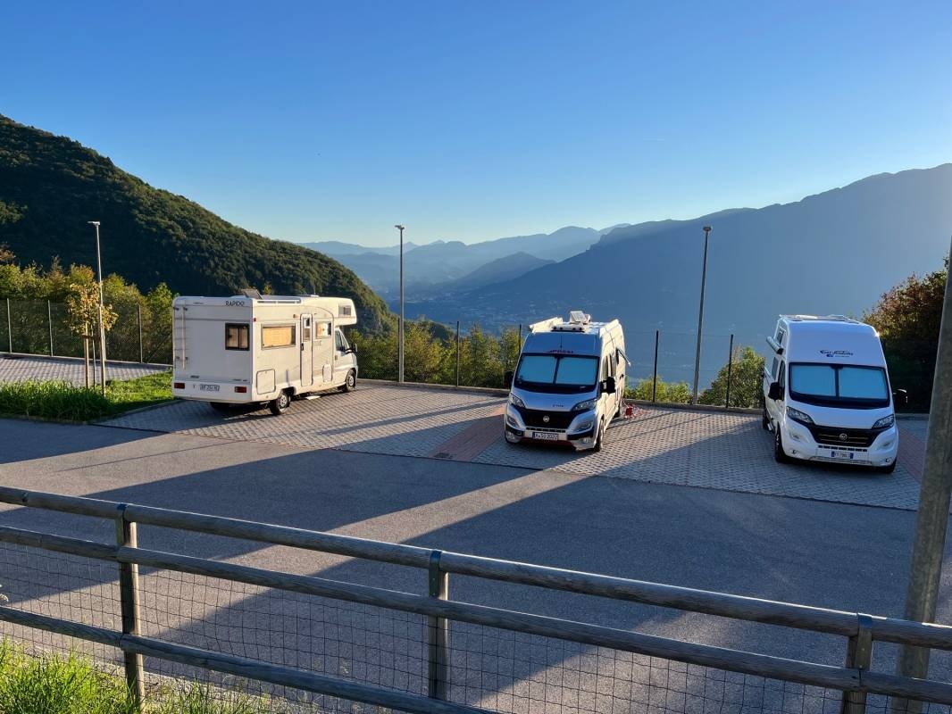 Stellpaltz Gargina Terme — Bobilplass in Garniga Terme
