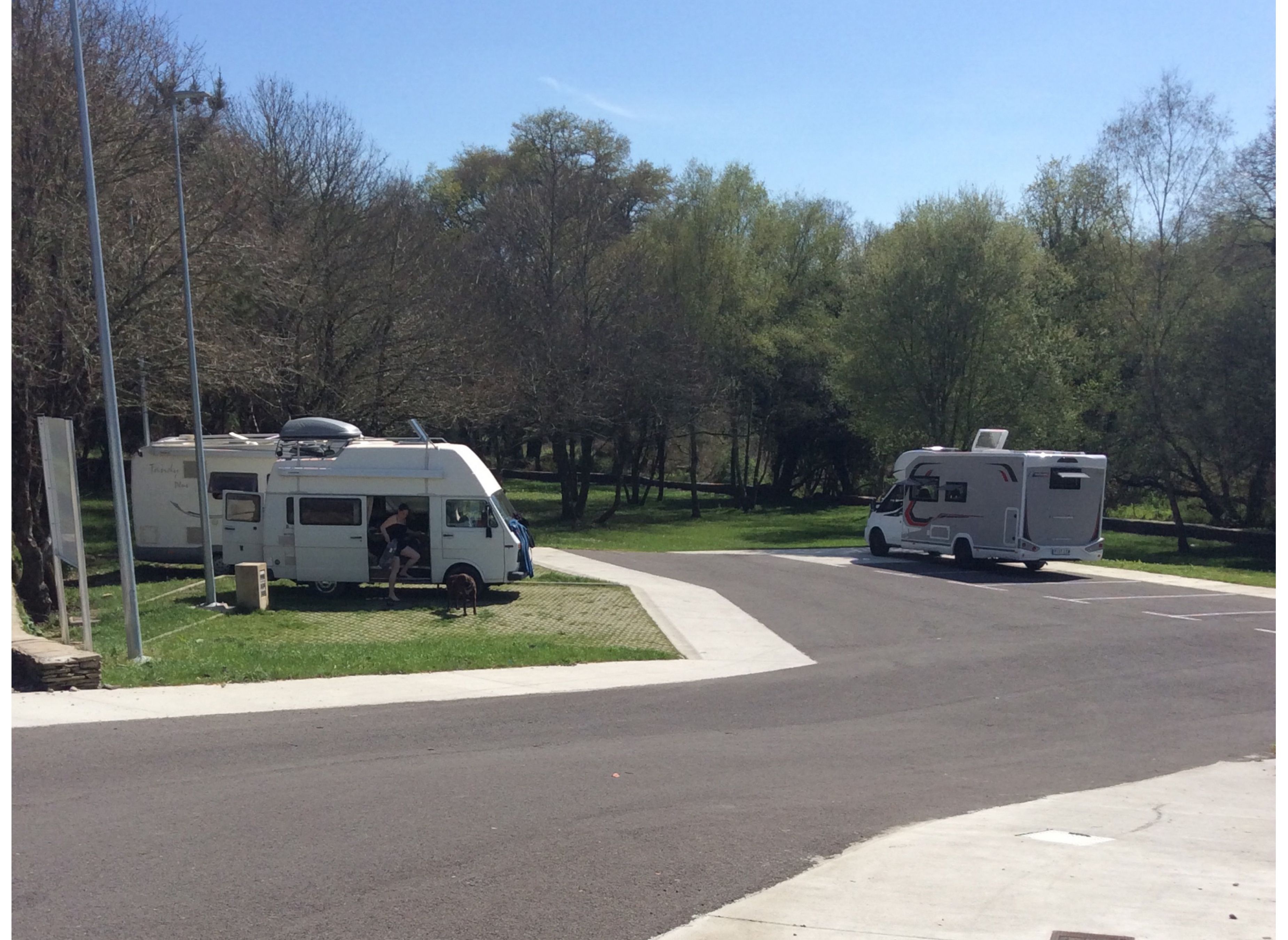 Área de Autocaravanas de Outeiro de Rei — Місце для кемперів in Otero de Rey