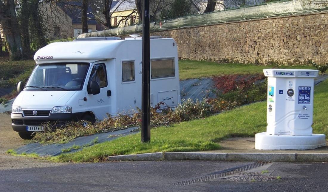 Stellplatz Bazouges-la-Pérouse — Sítio para autocaravanas in Bazouges-la-Pérouse