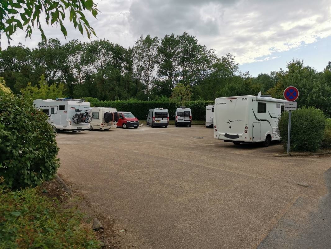 Stellplatz Esvres — 露营车营地 in Esvres