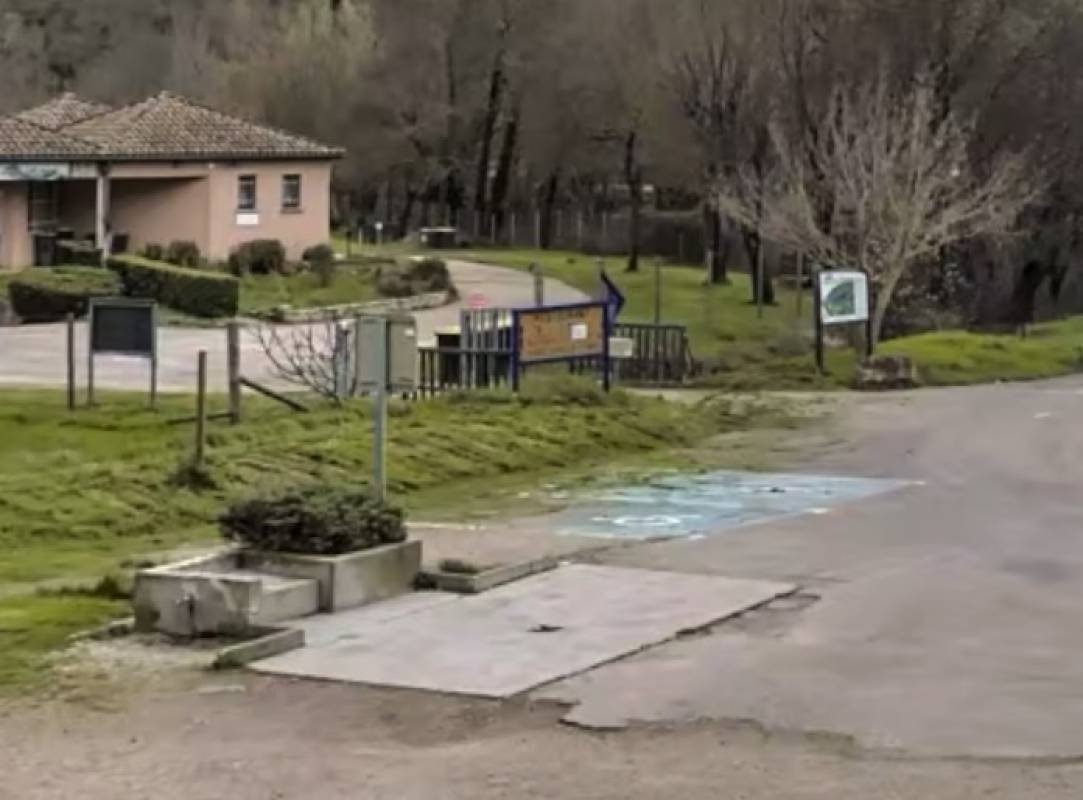 Stellplatz Lunas — Campervan Site in Lunas