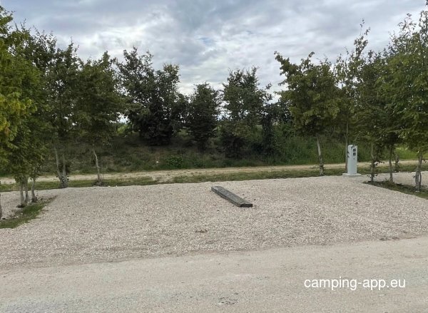 Stellplatz Giffaumont-Champaubert — Photo 4