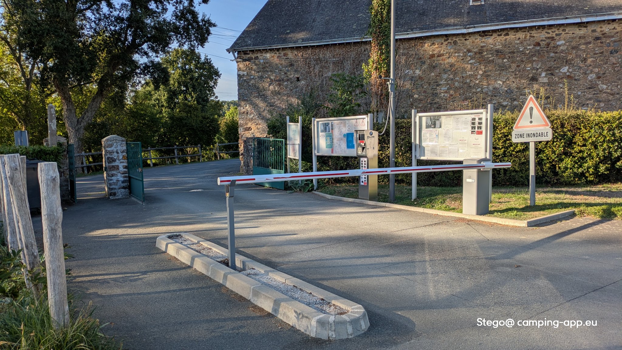 Stellplatz Saint-Jean-sur-Mayenne — Photo 2