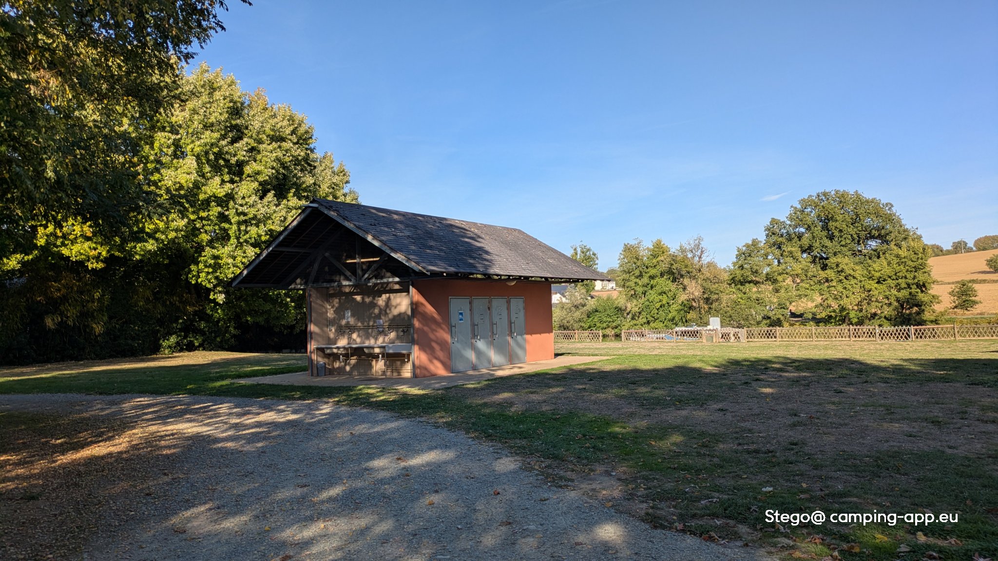 Stellplatz Saint-Jean-sur-Mayenne — Photo 4