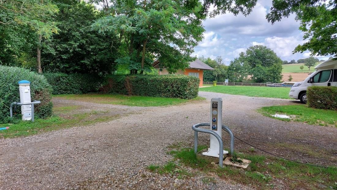 Stellplatz Saint-Jean-sur-Mayenne — Місце для кемперів in Saint-Jean-sur-Mayenne