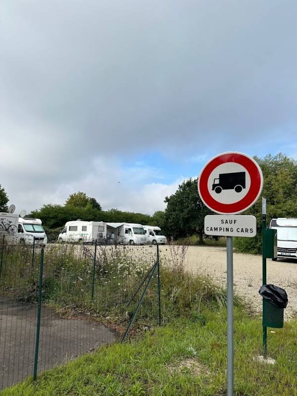 Aire de Camping-Car — Area Autocaravanas in Piney