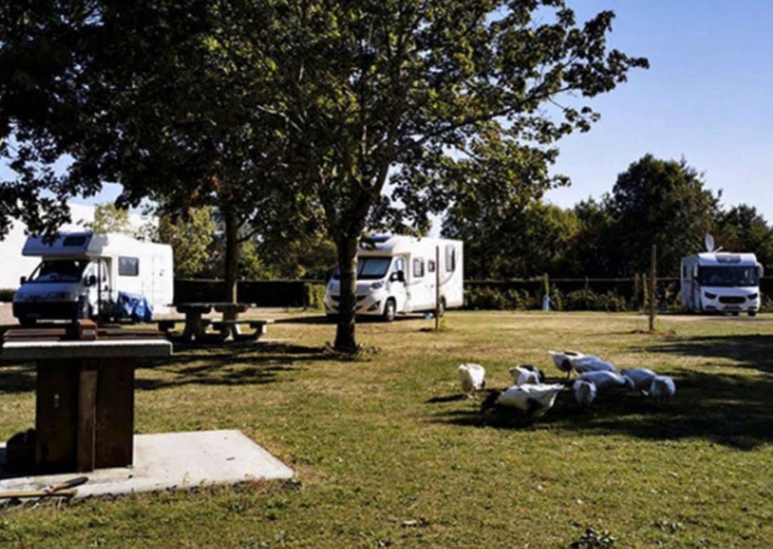Aire Camping-Car Park La Seguiniere — Area di sosta in La Séguinière