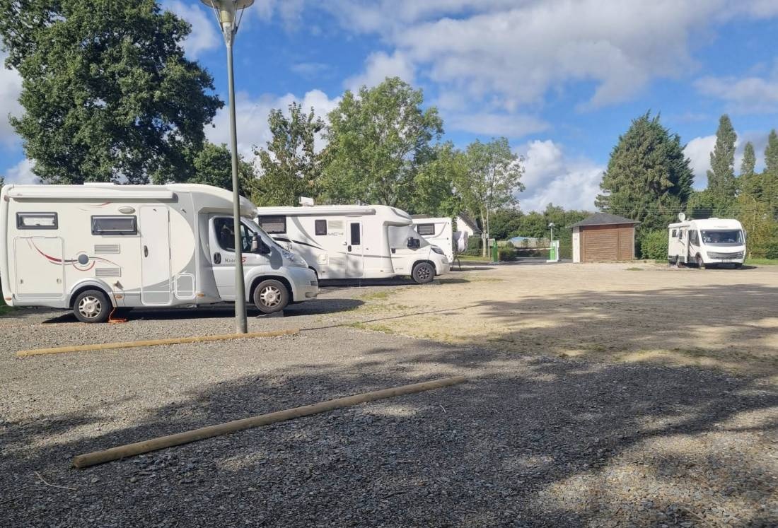 Stellplatz Bricquebec-en-Cotentin — Karavan Sitesi in Bricquebec-en-Cotentin