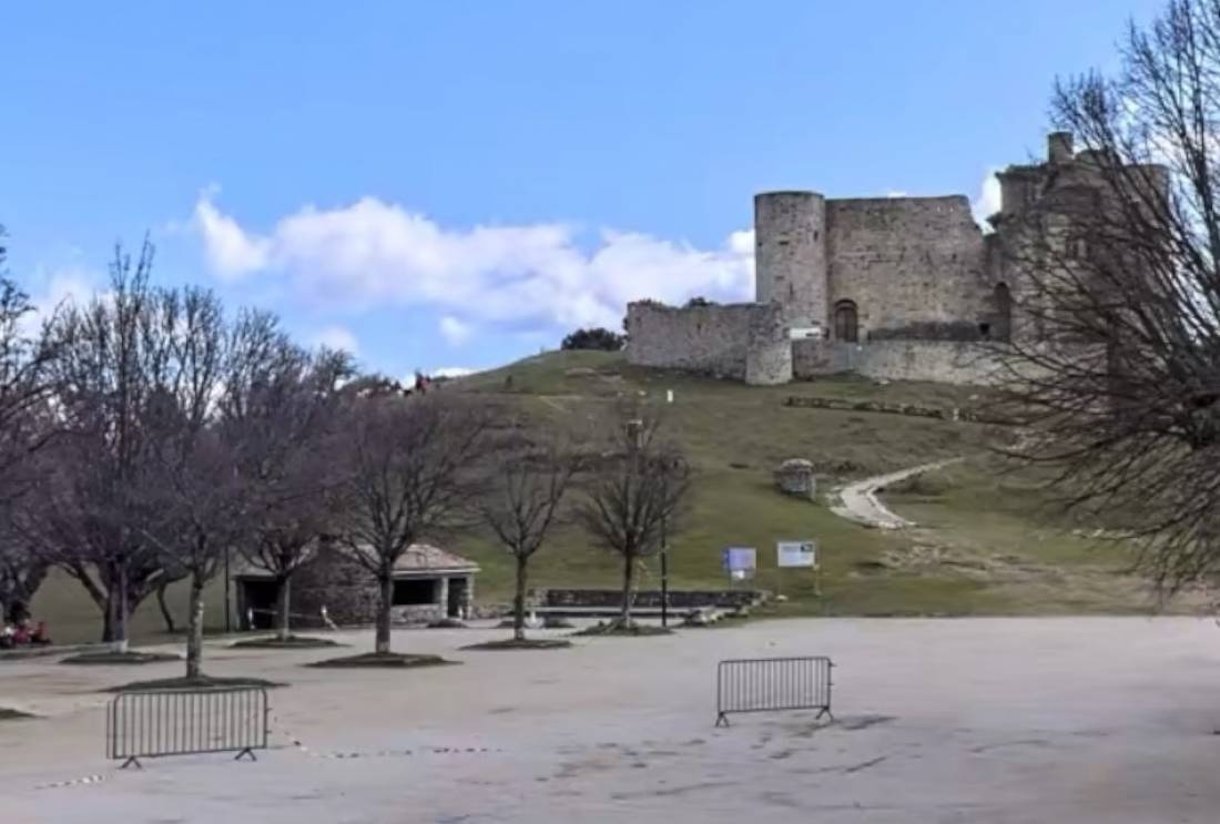 Parkplatz Portes — Місце для кемперів in Portes