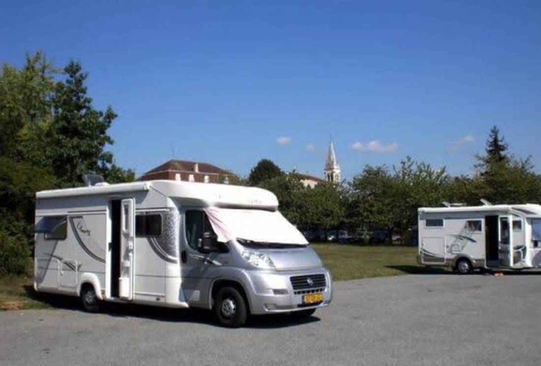 WoMo Stellplatz Saint-Sylvestre-sur-Lot — Bobilplass in Saint-Sylvestre-sur-Lot