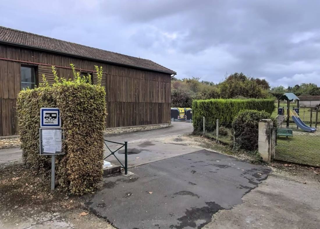 Stellplatz Trémolat — Sp. parking dla kamperów in Trémolat