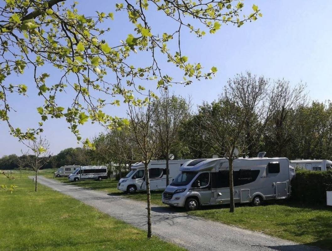 Aire de Camping-Car Soubise — Sítio para autocaravanas in Soubise