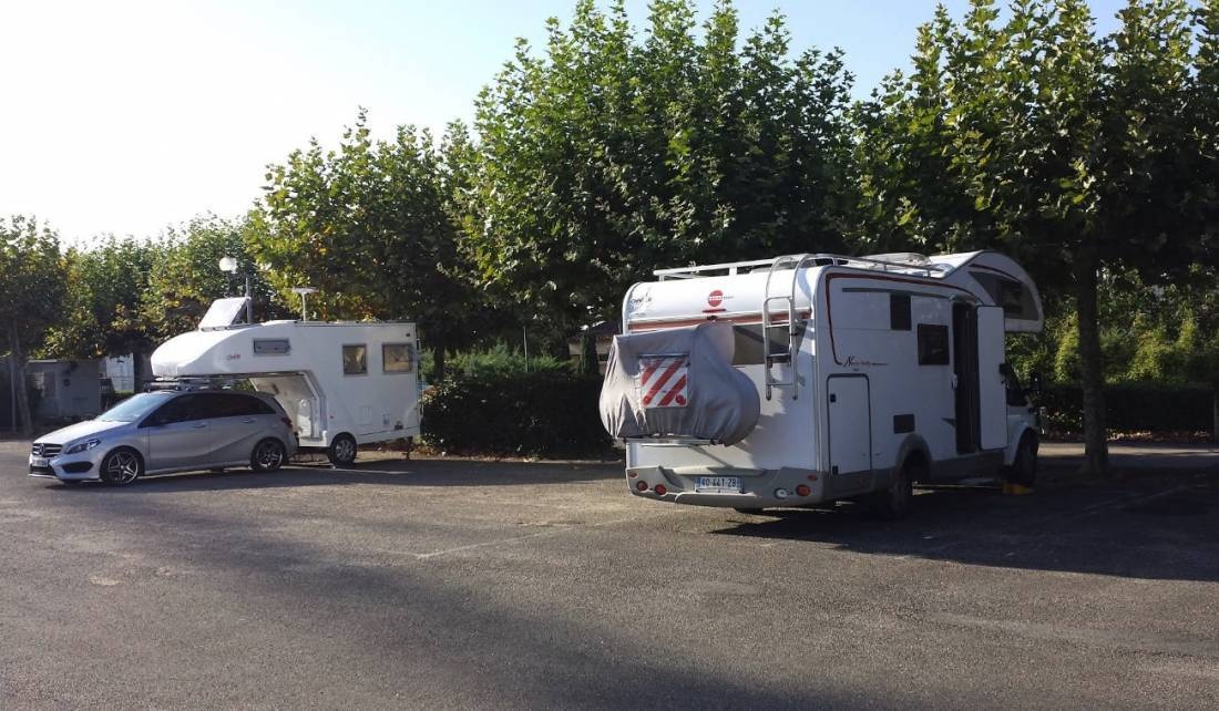 WoMo Stellplatz Puy-l'Évêque — Місце для кемперів in Puy-l'Évêque