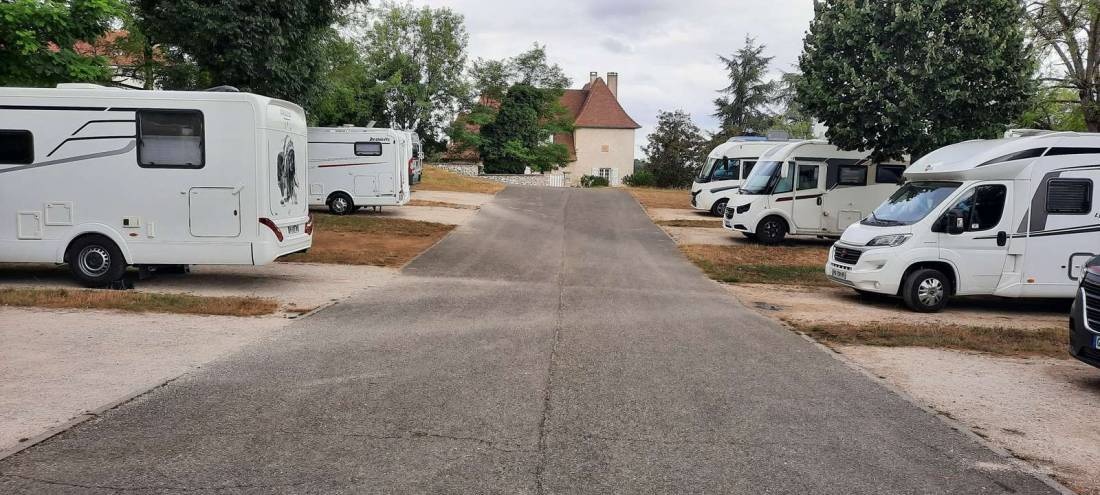 Stellplatz Gourdon — Ställplats in Gourdon